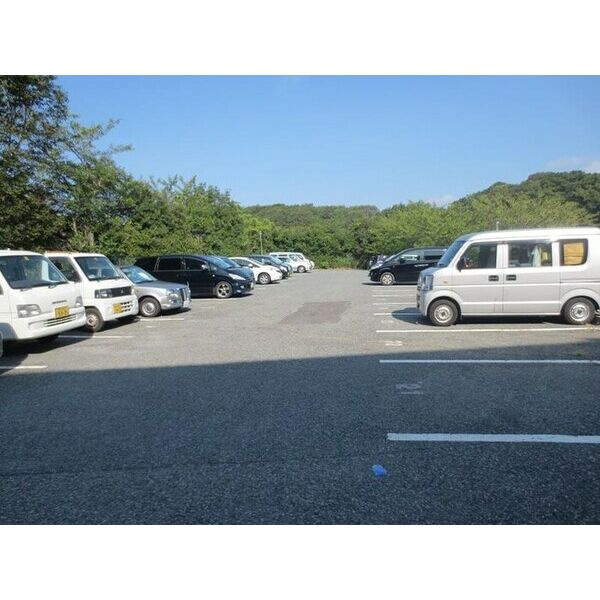 グリーンハイツ桃山の駐車場