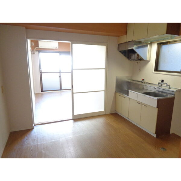 明治第11ビルの居間・リビング