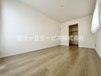 【寝室】 | 静岡市清水区高橋5丁目 9期 新築一戸建て A号棟 | 落ち着いて過ごせる寝室です