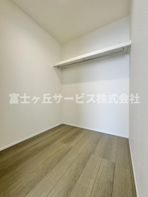 【収納】 | 静岡市清水区高橋5丁目 9期 新築一戸建て A号棟 | 収納豊富なウォークインクローゼット