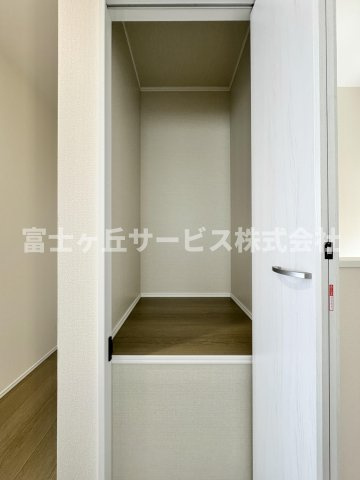 【収納】 | 静岡市清水区高橋5丁目 9期 新築一戸建て A号棟 | 2Fホールにある収納です