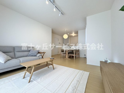 【居間・リビング】 | 静岡市清水区高橋5丁目 9期 新築一戸建て C号棟 | リビングダイニングです