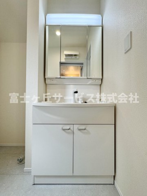【独立洗面台】 | 静岡市清水区高橋5丁目 9期 新築一戸建て C号棟 | 朝の身支度に便利な独立洗面台です