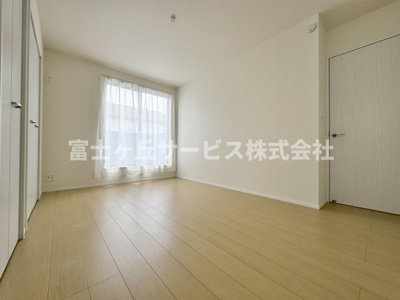 【寝室】 | 静岡市清水区高橋5丁目 9期 新築一戸建て C号棟 | 落ち着いて過ごせる寝室です