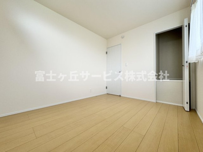 【子供部屋】 | 静岡市清水区高橋5丁目 9期 新築一戸建て C号棟 | 子供部屋としても使える洋室です