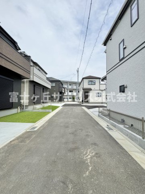 【前面道路含む現地写真】 | 静岡市清水区高橋5丁目 9期 新築一戸建て C号棟 | 前面道路含む現地写真です