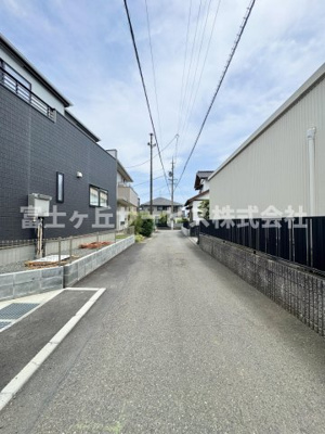 【前面道路含む現地写真】 | 静岡市清水区高橋5丁目 9期 新築一戸建て C号棟 | 前面道路含む現地写真です