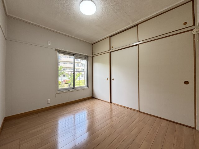 北側洋室にも光が差します☆