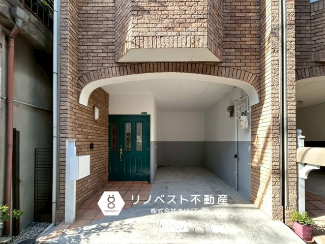 大阪市東成区大今里1丁目の駐車場|車1台分駐車可能です◎（車種による）玄関前に自転車の駐輪も可能◎