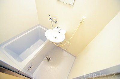 レオパレスカメリアの浴室|備品や設備仕様は号室等により異なります現地をご確認ください。