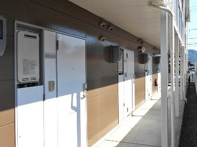 レオパレスカメリアの玄関|※写真と現状が異なる場合は現状を優先