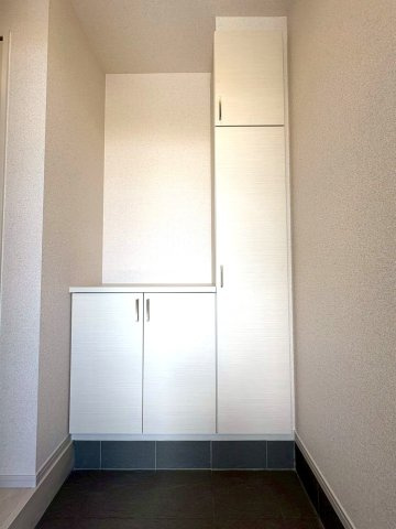 静岡市駿河区下川原六丁目13期　(3棟)　新築分譲　1号棟の玄関|清潔感のある玄関
