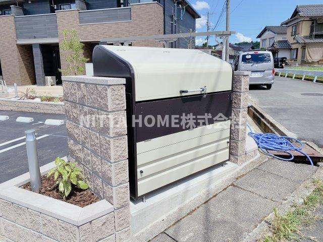 キャンティス　レイジーのエントランス|専用のゴミ捨て場があります＊