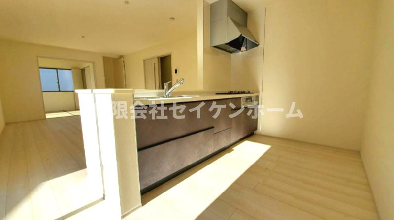 大里郡寄居町露梨子　新築住宅　４号棟のキッチン