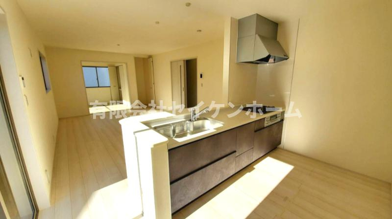 大里郡寄居町露梨子　新築住宅　４号棟のキッチン