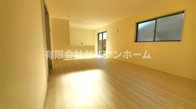 大里郡寄居町露梨子　新築住宅　４号棟の居間・リビング