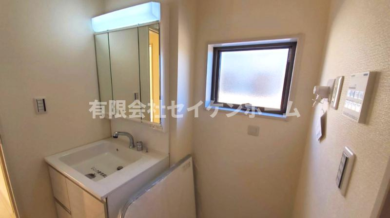 大里郡寄居町露梨子　新築住宅　４号棟の独立洗面台