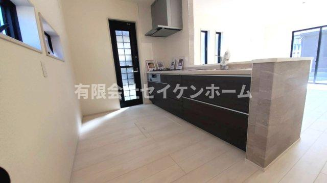 大里郡寄居町桜沢　新築住宅　2号棟　「寄居駅」徒歩9分のキッチン