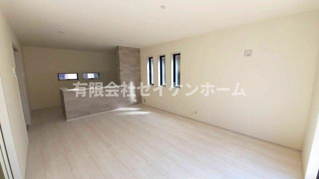 大里郡寄居町桜沢　新築住宅　2号棟　「寄居駅」徒歩9分の居間・リビング