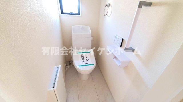 大里郡寄居町桜沢　新築住宅　2号棟　「寄居駅」徒歩9分のトイレ