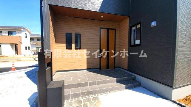 大里郡寄居町桜沢　新築住宅　2号棟　「寄居駅」徒歩9分の玄関
