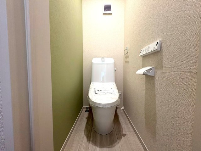 静岡市駿河区下川原六丁目13期　(3棟)　新築分譲　3号棟のトイレ|各階にトイレがあるため、朝の支度もスムーズにすすみます。