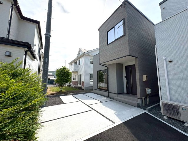静岡市駿河区下川原六丁目13期　(3棟)　新築分譲　3号棟の駐車場|駐車スペースはコンクリート仕上げになっているため、雨の日も足元が気になりません♪