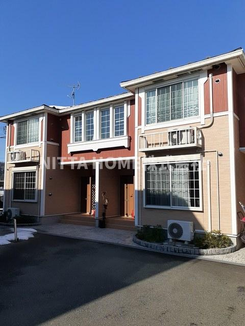 メゾンフランDの外観|清潔感のある玄関ホール(*^-^*)