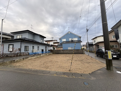 【外観】 | 秋田市将軍野東四丁目　土地 | 公簿面積140.53㎡（42.51坪）の土地は、北側と西側に秋田市道（幅員4.0ｍ）二面に接した土地です！