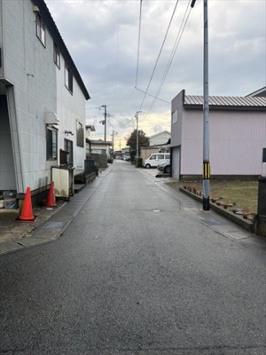 【周辺】 | 秋田市将軍野東四丁目　土地 | 北側（路線名：将軍野東四丁目７号線）の幅員は4.0ｍです。