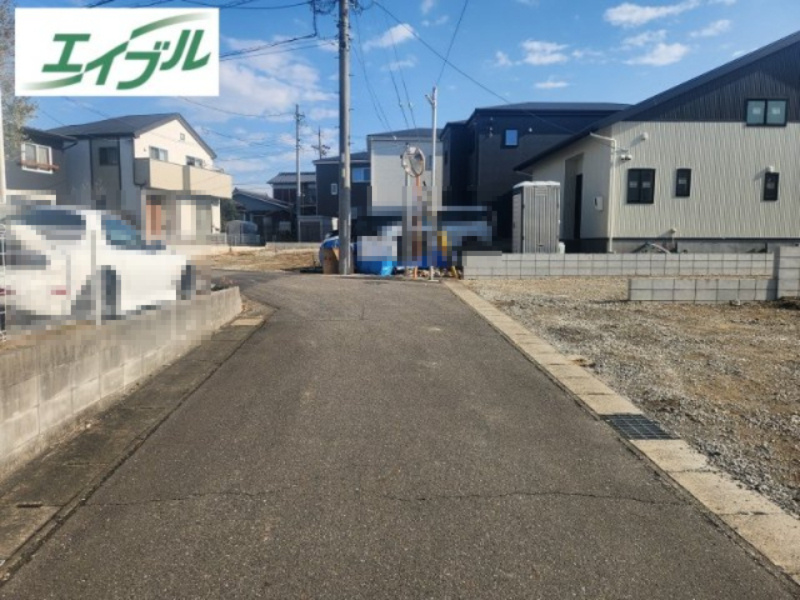 小牧市小木２丁目　新築戸建　３号棟の前面道路含む現地写真