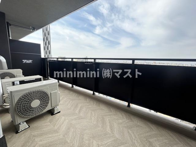 Alivis野田阪神のバルコニー