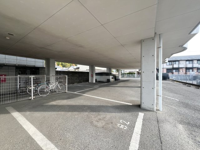 ハイツ ハピィバリーⅡ　E棟の駐車場