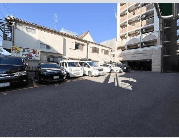Luxe淡路の駐車場