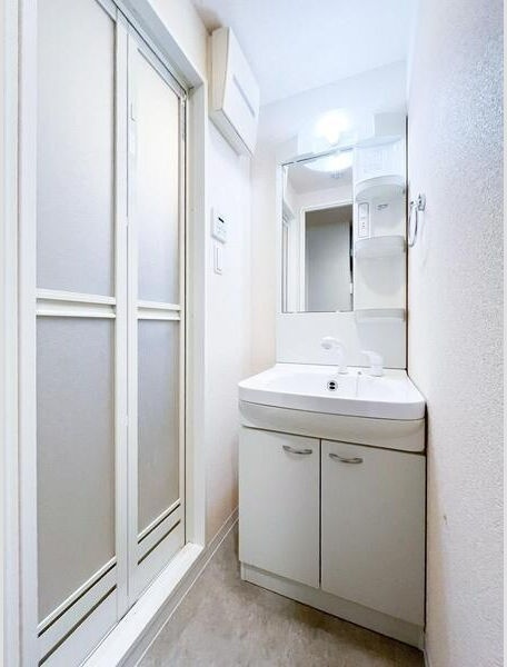 Luxe淡路の洗面所