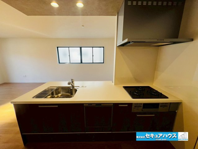 刈谷市一ツ木町　全5棟のキッチン|【キッチン】
◆同時にたくさんの料理が調理できる。「焼く・蒸す・煮る」の工程を同時進行で進めることができるので、料理を素早く作ることができます。育児でバタバタ忙しいママに嬉しい♪