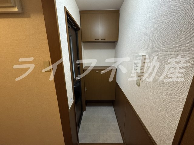 RISA A棟の玄関|落ち着いた玄関です