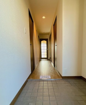 大阪市住之江区中加賀屋１丁目の賃貸マンションの玄関