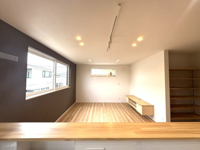 中央区長潟1丁目A棟　新築戸建の居間・リビング|※同施工会社様の完成済物件です