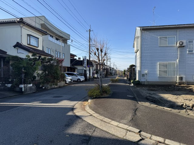 中央区長潟1丁目A棟　新築戸建の前面道路含む現地写真