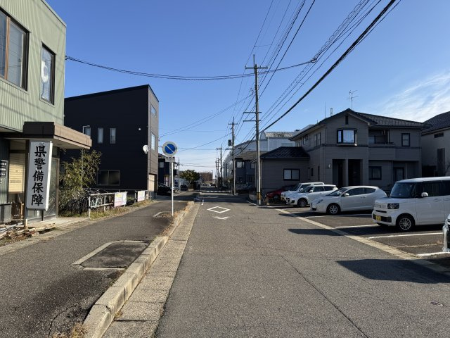 中央区長潟1丁目A棟　新築戸建の前面道路含む現地写真