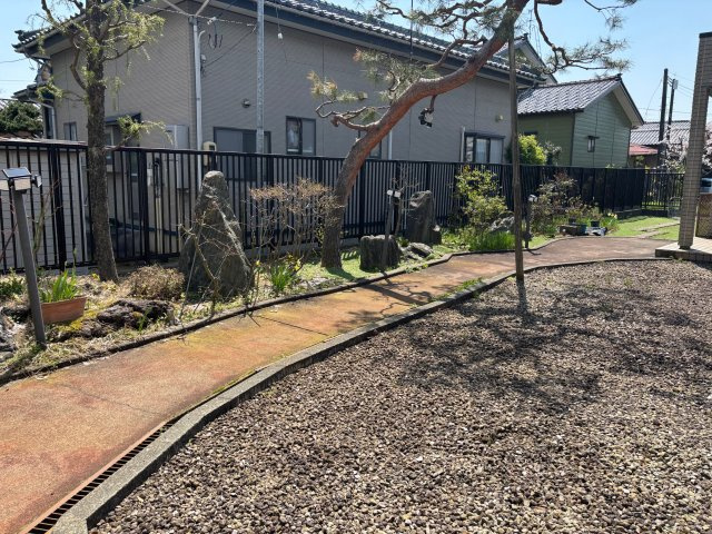 見附市本所1丁目　土地建物の庭