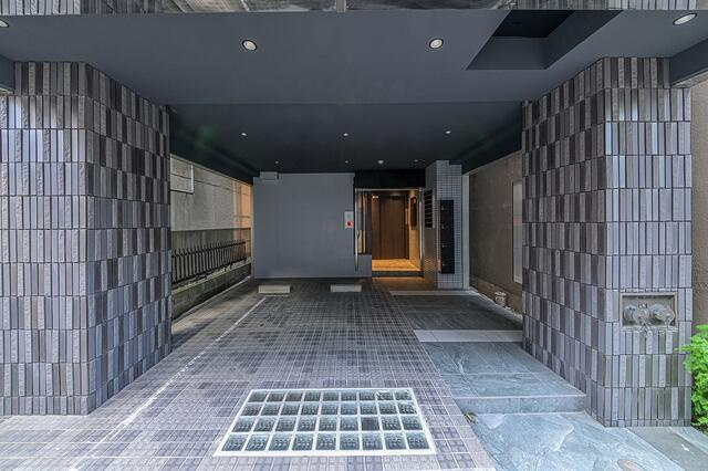 ＨＰ本郷ビル（旧ＪＮビル）のエントランス