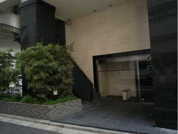 グレイスコート上野のエントランス