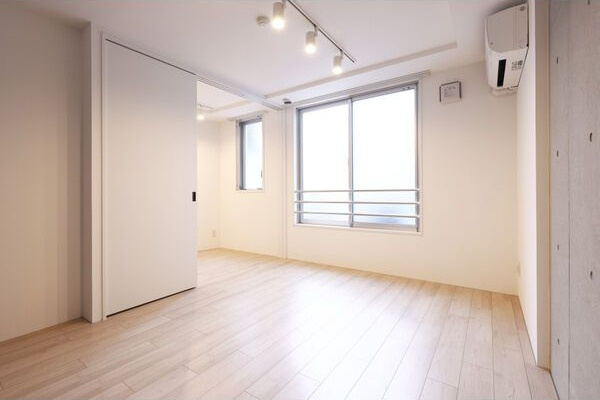 quador車道の居間・リビング