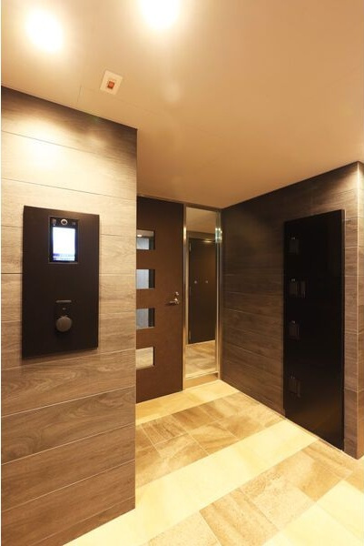 quador車道のエントランス