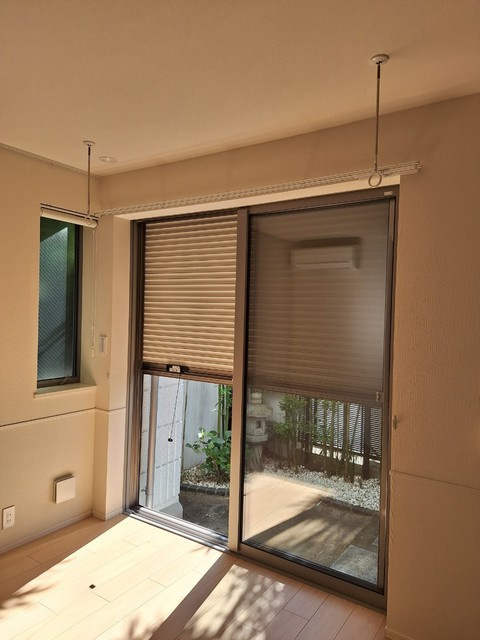 Rosy Residence Shirokaneの内装|★防犯シャッター　室内物干しフック★