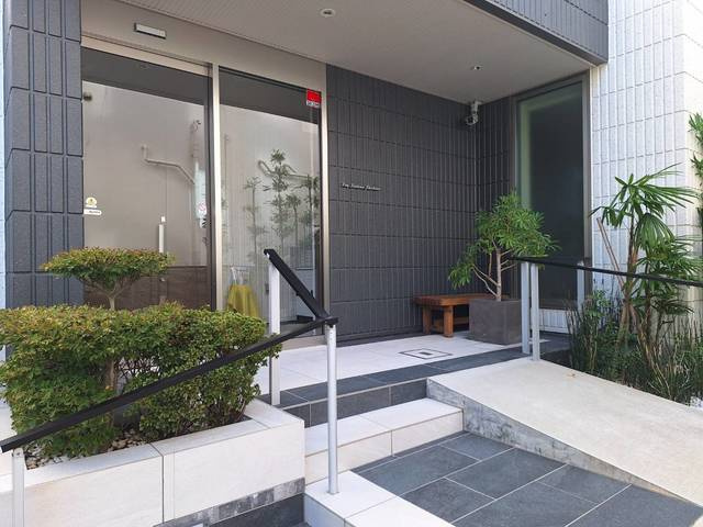 Rosy Residence Shirokaneのエントランス|ゆとりのあるエントランスです