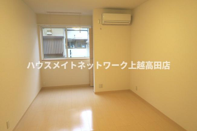 レ・セーナⅡの居間・リビング|洋室