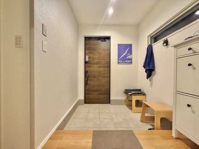 牛久市小坂町中古物件の玄関